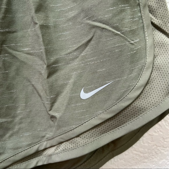 ✨Sold✨Nike • Tempo Women’s Running Shorts - Picture 3 of 8